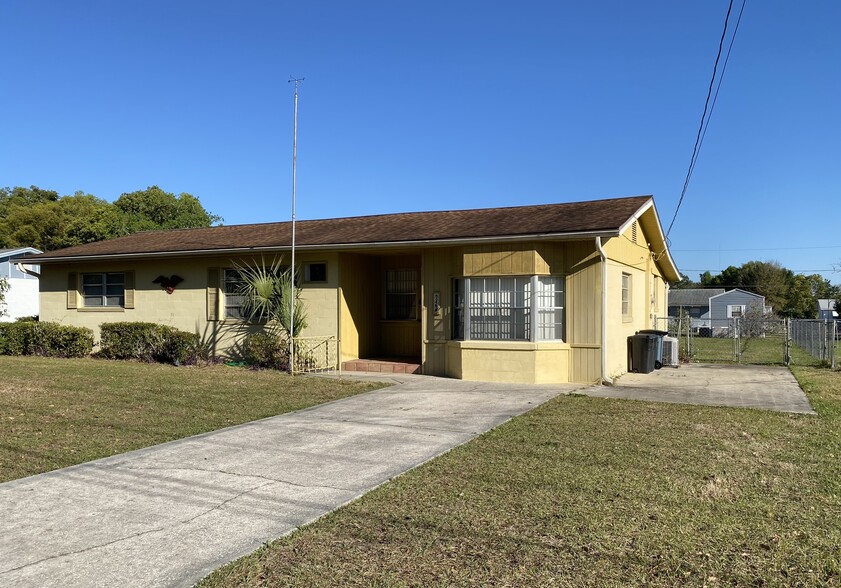 Driveway and side parking - 36 W Highbanks Rd