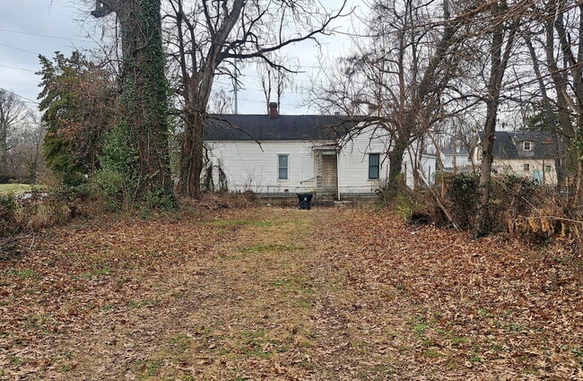 Building Photo - 844 S 33rd St