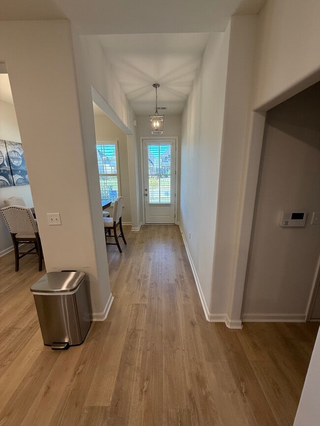 Building Photo - 430 Maple St