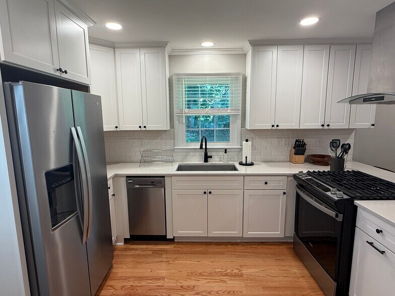Building Photo - 419 Emerson Dr