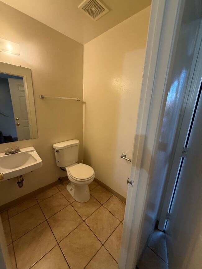 Building Photo - 1968 Stine Rd