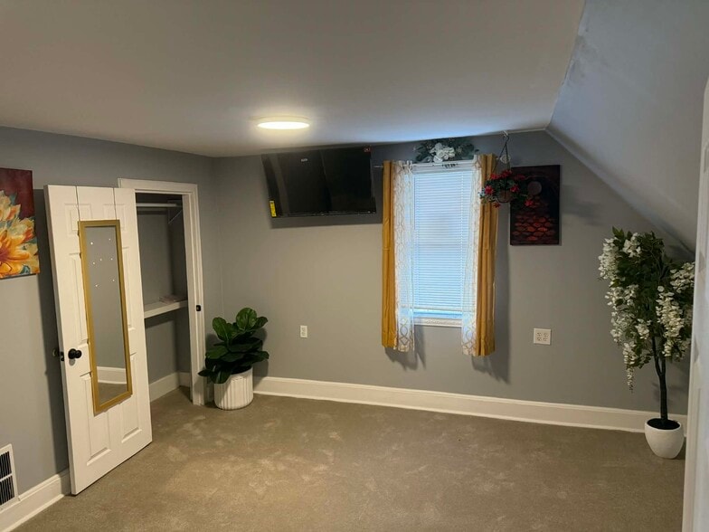 Building Photo - 42 Gage St