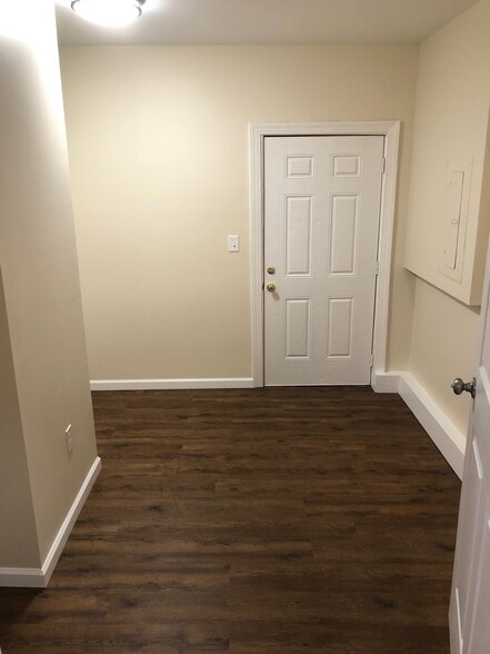 storage room/office - 130 Kenwood Ave