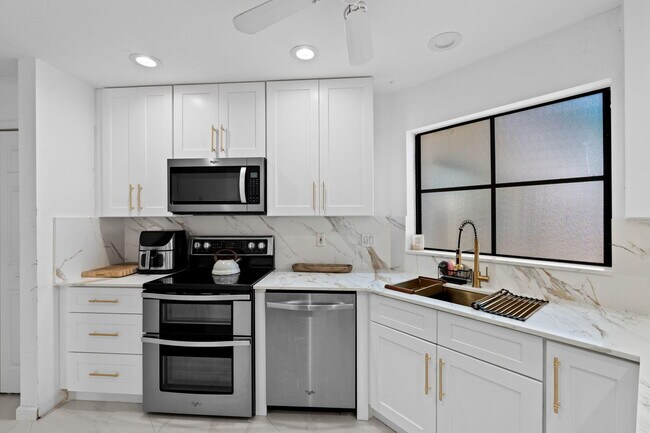 Building Photo - 111 Weybridge Cir