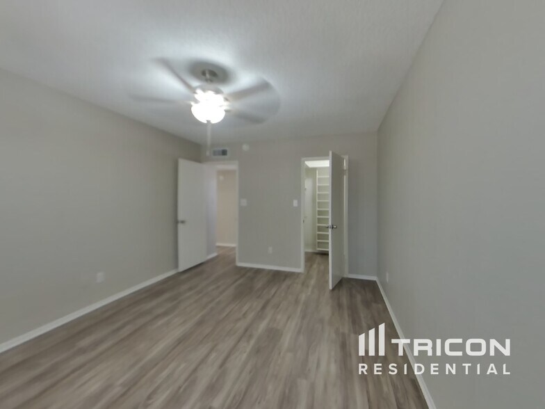 Building Photo - 3224 N Woodburne Dr