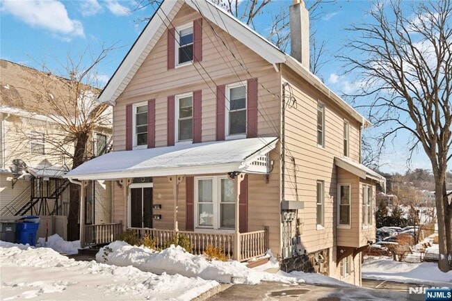 Building Photo - 87 James St