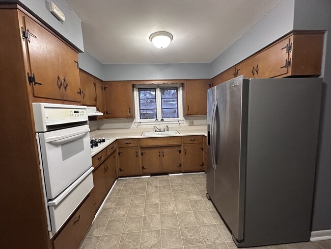 Building Photo - 206 Oak Hill Dr