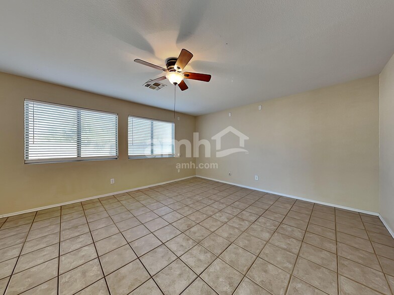 Building Photo - 1102 E Renegade Trl