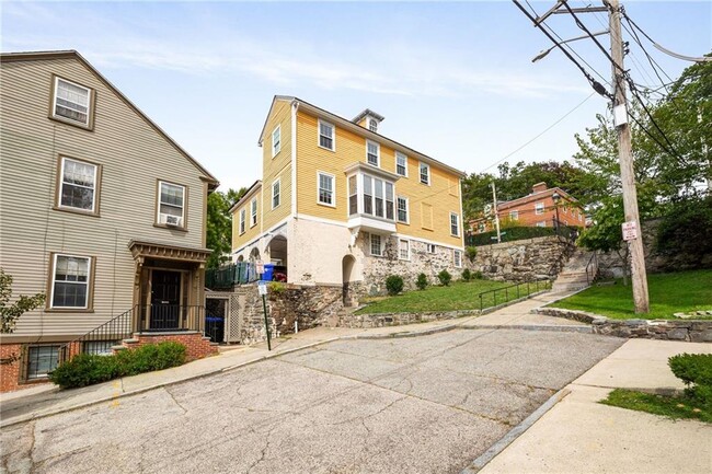 Building Photo - 34 Congdon St