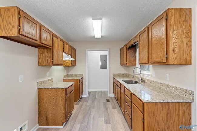 Building Photo - Coming soon!!! "Delightful 3-Bed Retreat in Huntsville with Spacious Living - 1101 Sq Ft!"