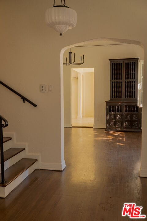 Building Photo - 2829 Beachwood Dr