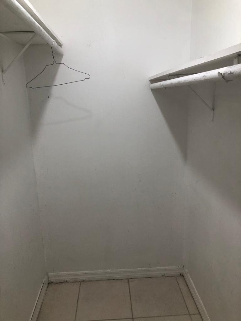 Building Photo - 1420 N 69th Way