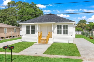 Building Photo - 406 Community St