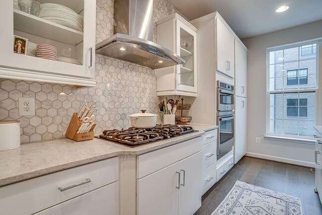 Building Photo - Luxury Townhome with Stunning Views and Prime Location For Sale or For Rent near National Harbor