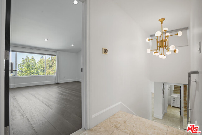 Building Photo - 16544 Park Ln Dr