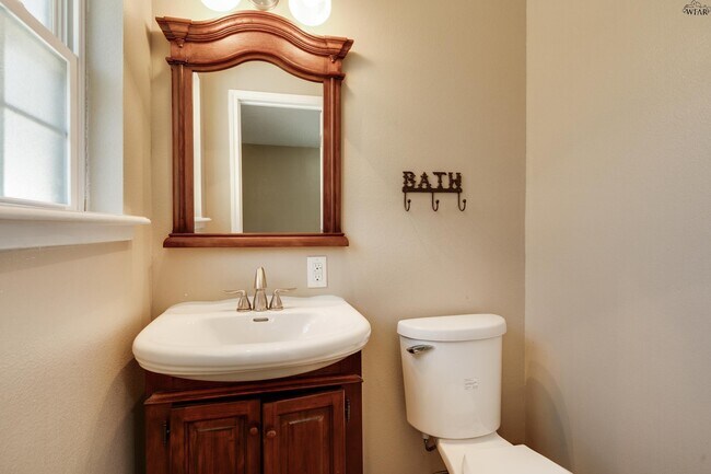 Building Photo - 5115 Kingston Dr