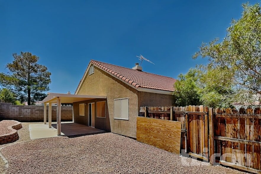 Building Photo - 1121 Indian Hedge Dr
