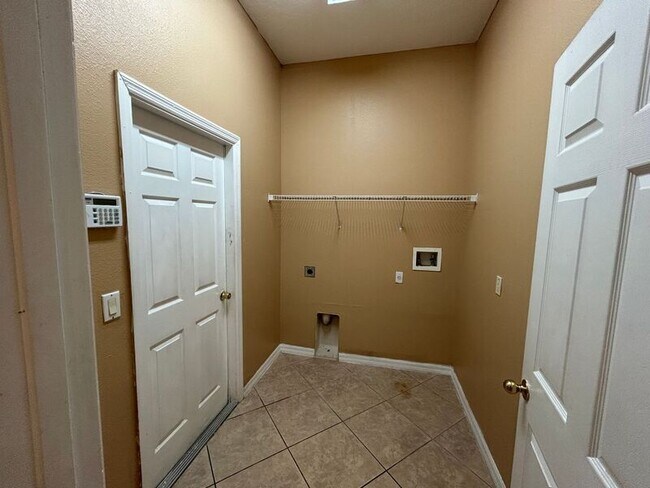 Building Photo - 854 Kazaros Cir