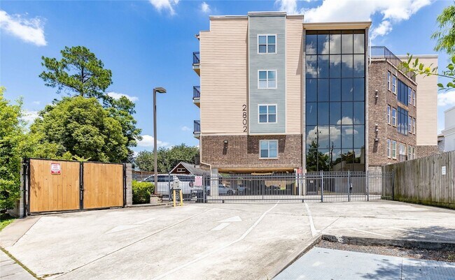 Building Photo - 2802 Morrison St