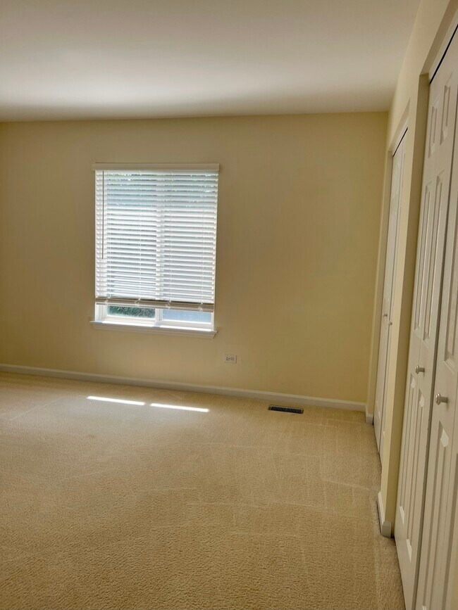 Building Photo - 2308 Sedgwick Ct