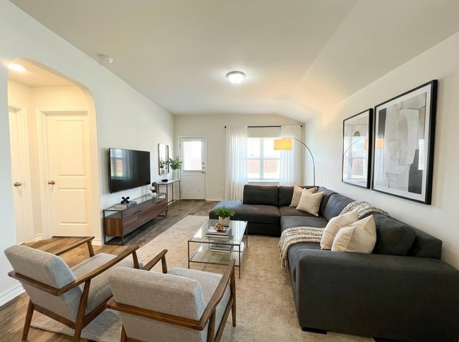 Building Photo - **APPLICATION RECEIVED** *MOVE IN SPECIAL* Stunning 4/2 Home With Access To Pool, Trails & 24-Hou...