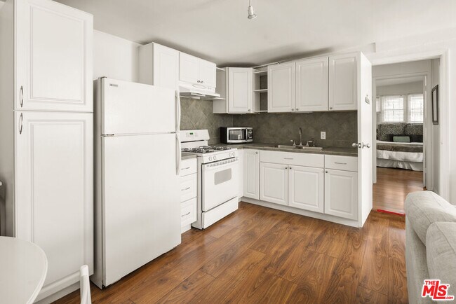 Building Photo - 1116 S La Jolla Ave