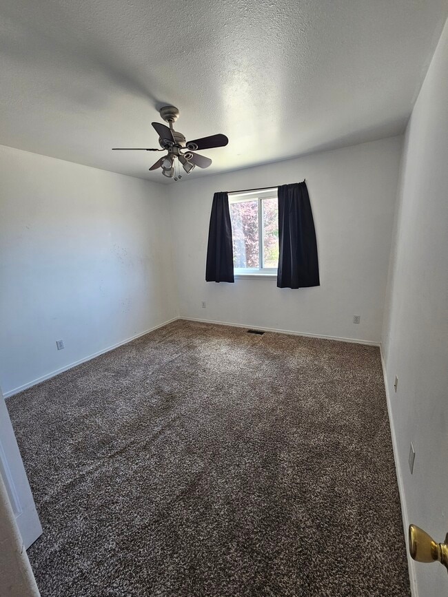 Building Photo - 1420 Chelsey Cir