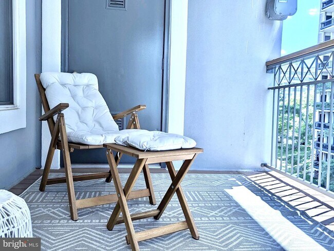 Building Photo - 5563 Seminary Rd