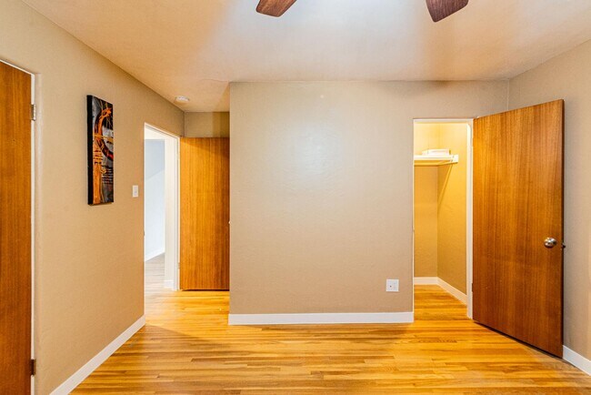 Building Photo - 444 Sierra Dr SE