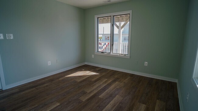Building Photo - 3719 Ocean Ave