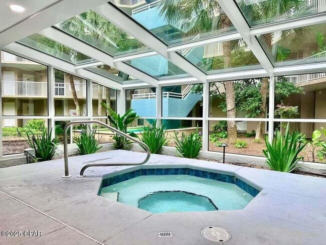 Building Photo - 6905 Thomas Dr