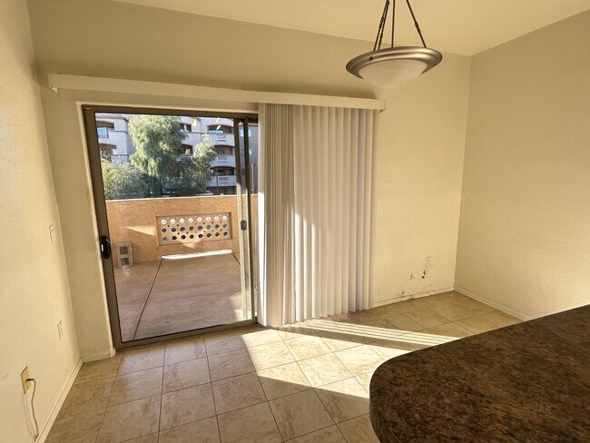 Building Photo - Gated 2 Bedroom, 2 Bathroom Condo offering 1 month FREE !
