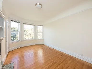 Building Photo - "Experience Vibrant San Francisco Living in This Spacious 4-Bedroom, 2-Bath Gem on Jones Street!"