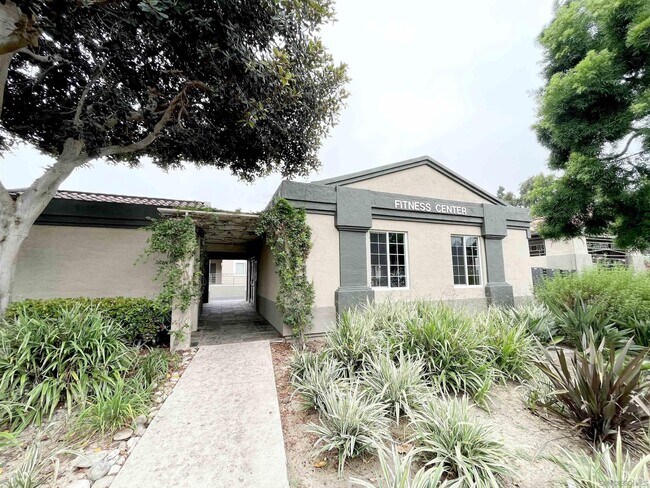 Building Photo - 7545 Charmant Dr