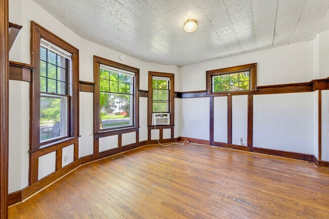 Building Photo - 6335 7th Ave