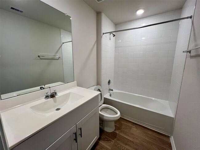 Building Photo - 420 Lancebill Dr