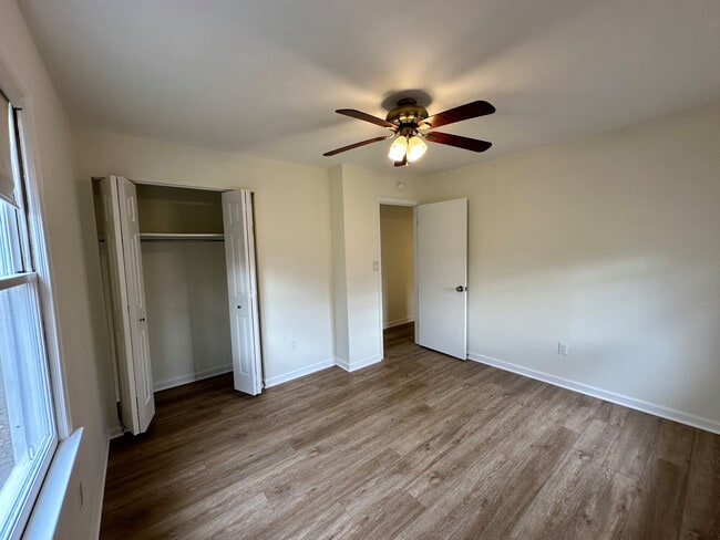 Building Photo - 310 Azalia Dr