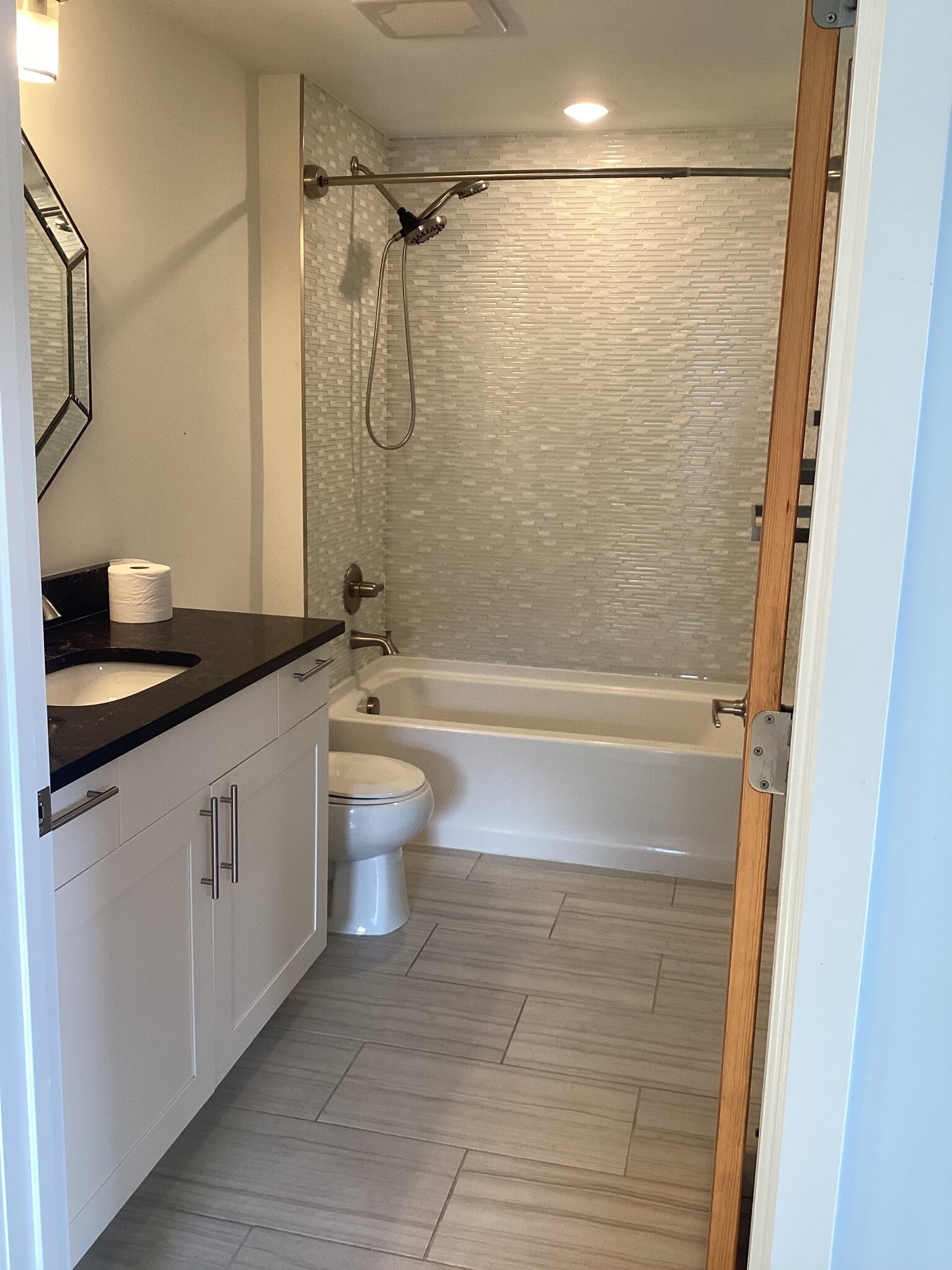 Building Photo - 2835 W Parkside Pl