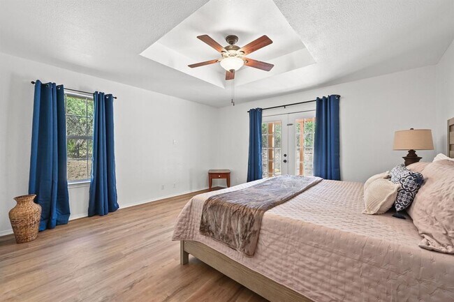 Building Photo - 1045 Hidden Hills Dr