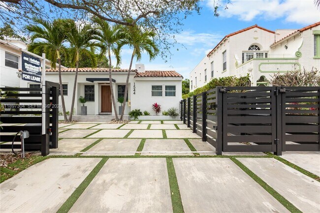 Building Photo - 1544 Michigan Ave