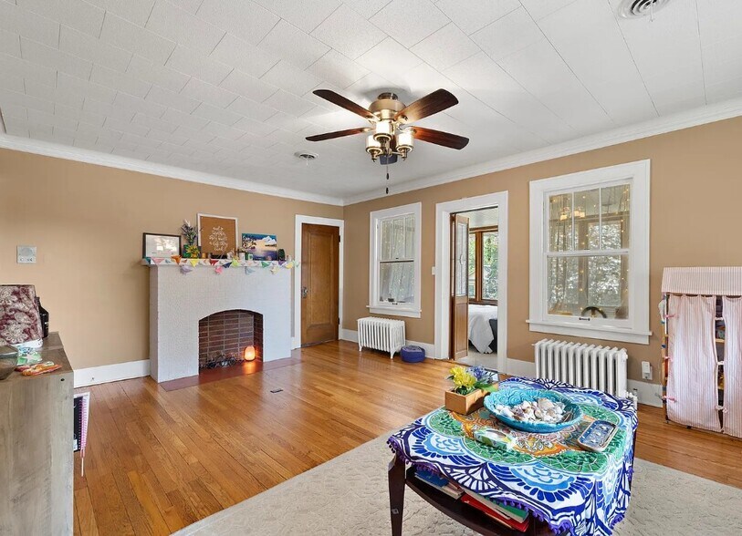 Building Photo - 80 S Williams St