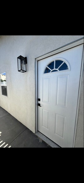 Building Photo - 4927 E San Rafael St