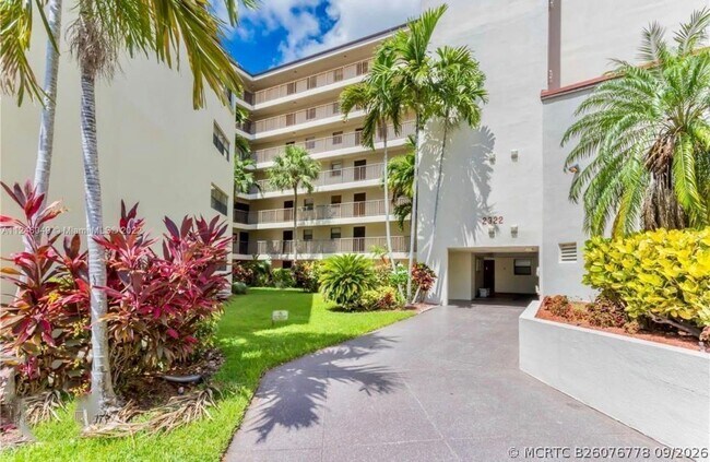 Building Photo - 2322 S Cypress Bend Dr