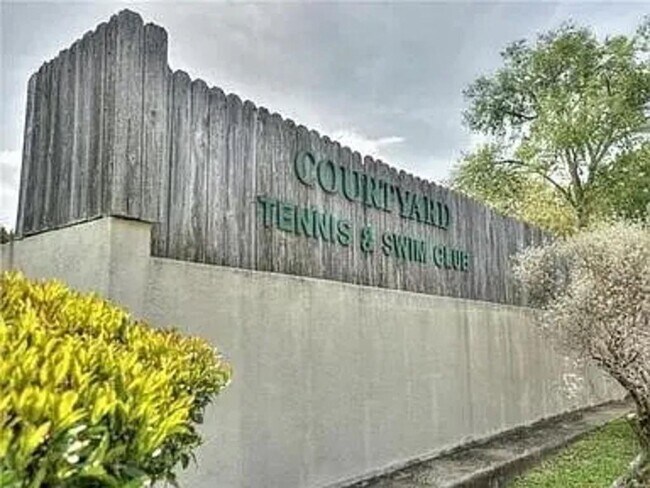 Building Photo - 5607 Courtyard Dr