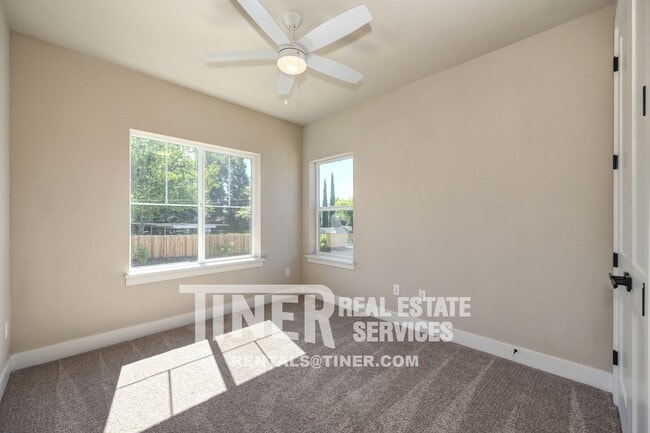 Building Photo - 8943 Fair Oaks Blvd