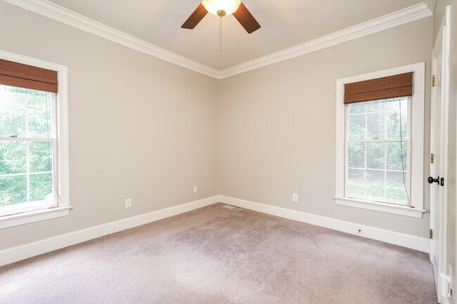 Building Photo - 213 Worthland Ct