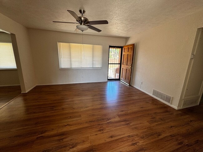 Building Photo - Wonderful 3 bed 2 bath home!
