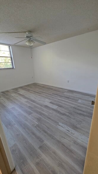 Building Photo - 10855 SW 112th Ave