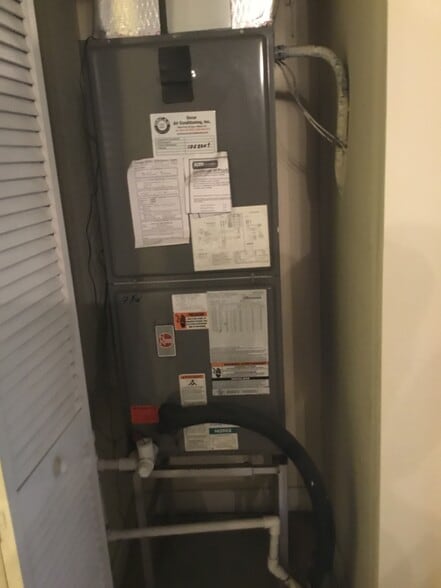 Building Photo - 3370 W 90th St