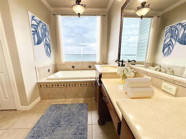 Building Photo - 402 Oakbrook Dr